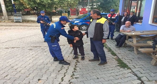 Kayıp çocuk evinin 4 kilometre ilerisinde bulundu