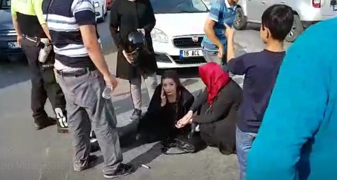 Otomobille çarpışan motosiklet sürücüsü genç kız yaralandı