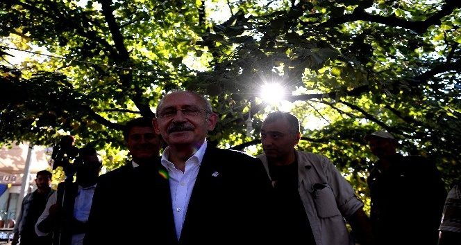 Kılıçdaroğlu, Celal Bayar'ın kabrini ziyaret etti