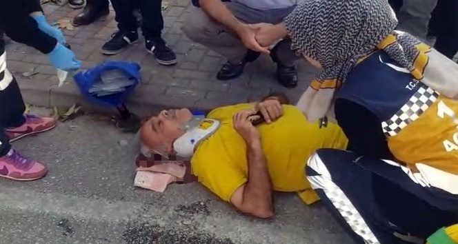 Tersten gelen motosiklet yaşlı adama çarptı