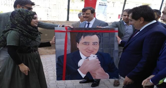Vali ders zilini çaldı, çocuklar okula koştu