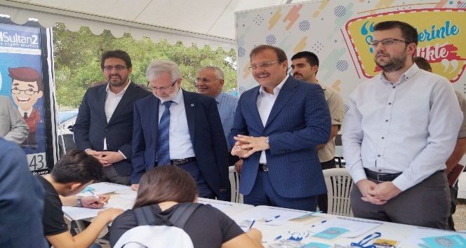 ÜNİAK'tan gönüllü rehberlik hizmeti