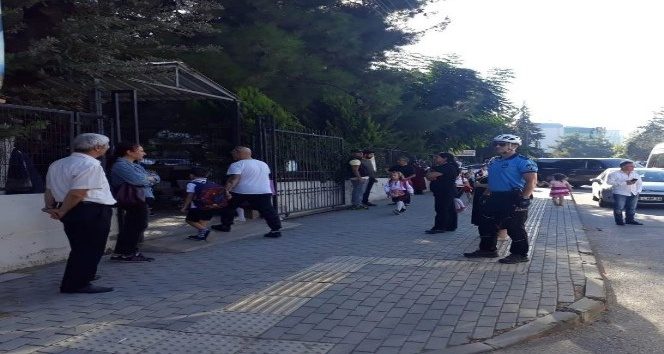 Zabıtalar öğrenciler için iş başında