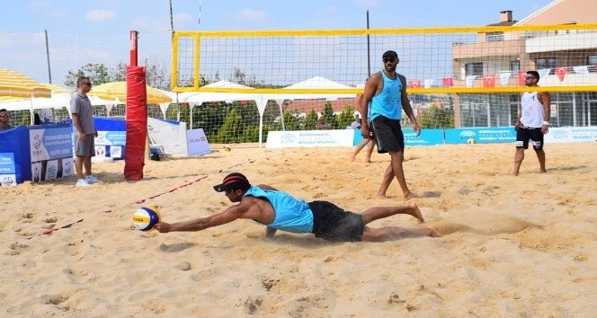 Nilüfer'de plaj voleybolu heyecanı