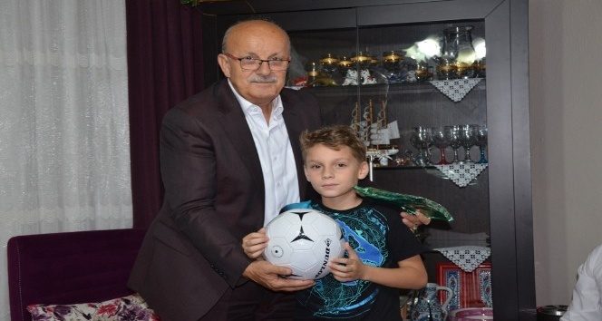 Sargın, sosyal medyadan çay davetlerini geri çevirmiyor