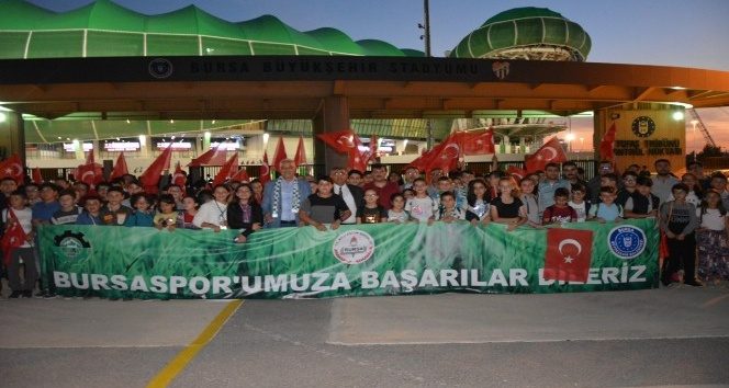 Başkan Tatlıoğlu'nun öğrencilerle maç keyfi