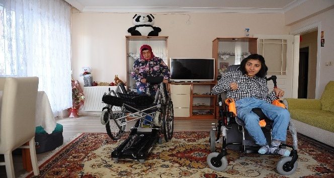 (Özel) Komşusu yüzünden engelli kızına verdiği sözleri yerine getiremiyor
