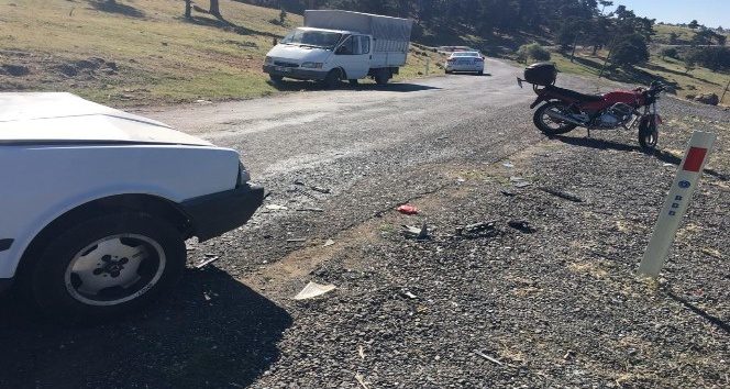 Otomobille çarpışan motosiklet sürücüsü ağır yaralandı