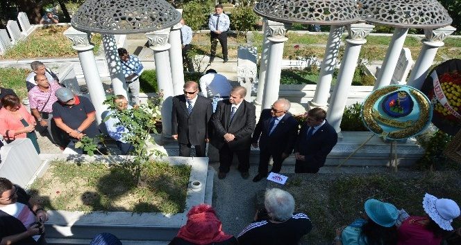 Sanat güneşi mezarı başında anıldı