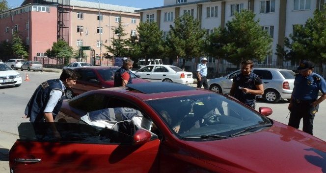 Polis okulların çevresinde kuş uçurtmuyor