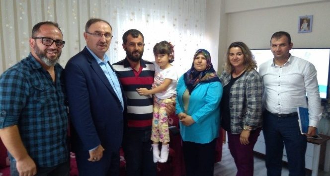 Minik kızın ilk kez duyduğu anlara şahitlik ettiler