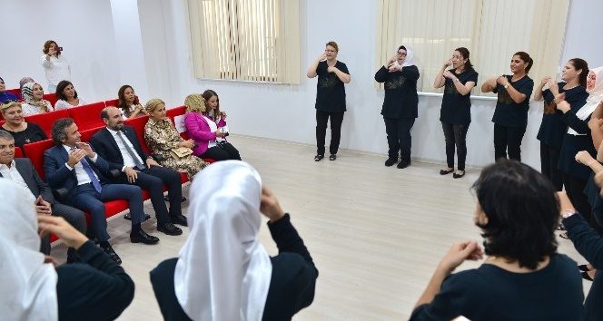 Yeşim Tekstil çalışanlarına işaret dili eğitimi