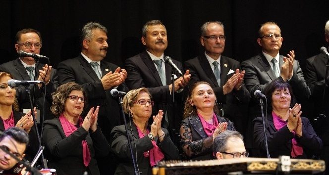 Muhtarlar korosunun solisti başkan oldu