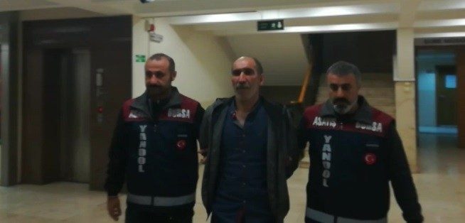 Lafa tuttuğu minibüsçünün telefonunu çalan zanlı adliyeye sevk edildi