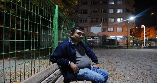 (Özel Haber) Parkta bulduğu 60 bin lira değerindeki altınları sahibine teslim etti