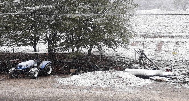 İnegöl'de yüksek kesimler beyaza büründü