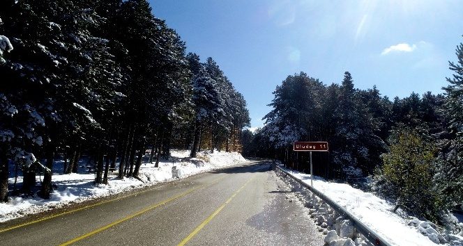 Uludağ'da erken gelen kar yüzleri güldürdü