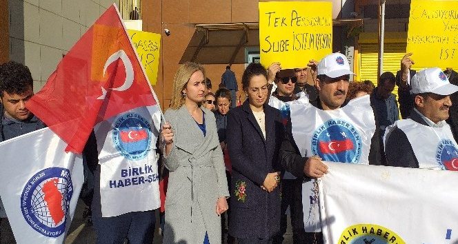Bursa'da hafta sonu mesaileri verilmeyen PTT çalışanları eylem yaptı