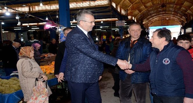 Özkan'dan pazar yeri ziyareti