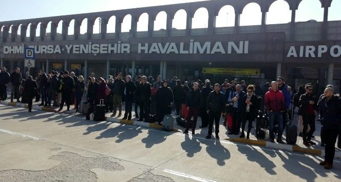 Uçaklar Yenişehir'e mecburî iniş yaptı