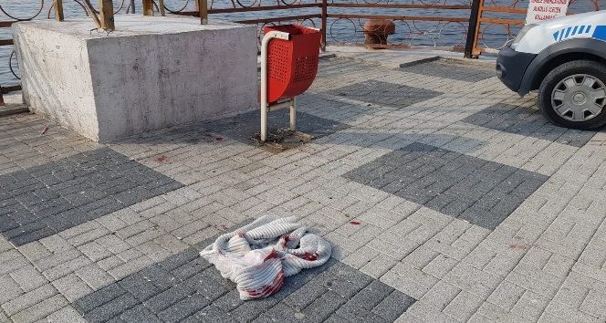 Balıkçı kendini bıçakladı