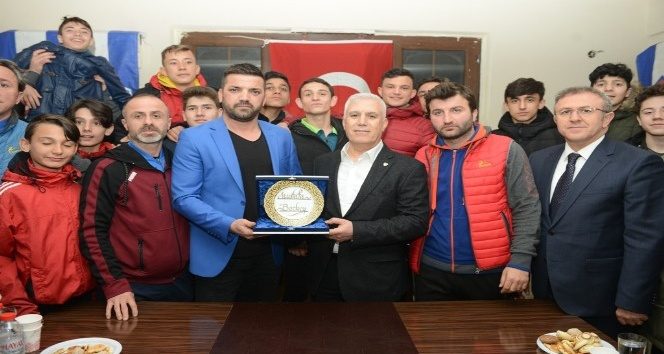 Bozbey'den amatör spor kulüplerine destek sözü