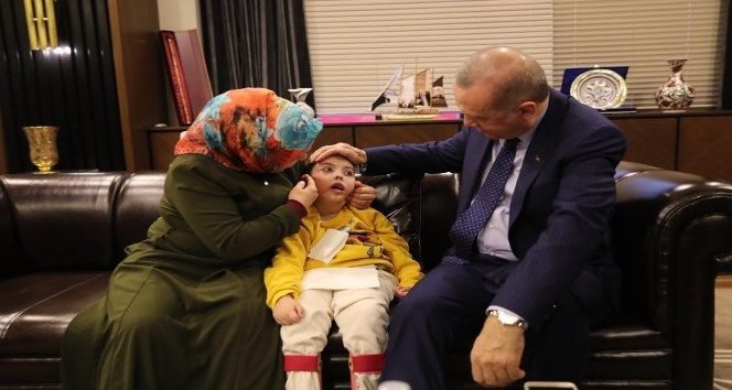 Cumhurbaşkanı Erdoğan, Elanur'a robot sözü verdi