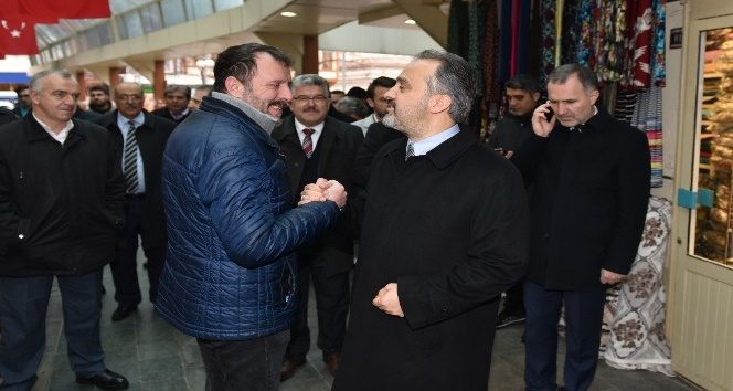 Aktaş meşale ve konfetilerle karşılandı