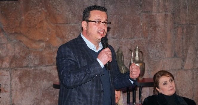 Mehmet Kanar'a gençlerden büyük ilgi