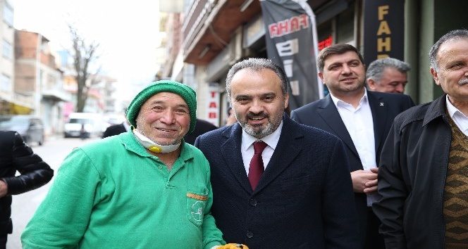 Aktaş hem anlattı, hem çekiç salladı