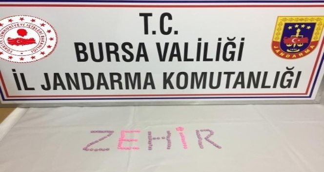 Şehirlerarası otobüste yolcunun koltuğunun altından uyuşturucu çıktı