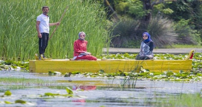 Başkan Özkan, ailesiyle birlikte longozun tadını çıkardı