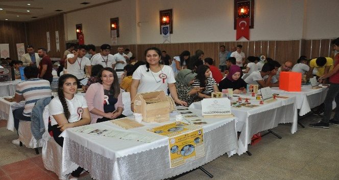 Meslek liseliler yaptıkları oyuncakları görücüye çıkardı