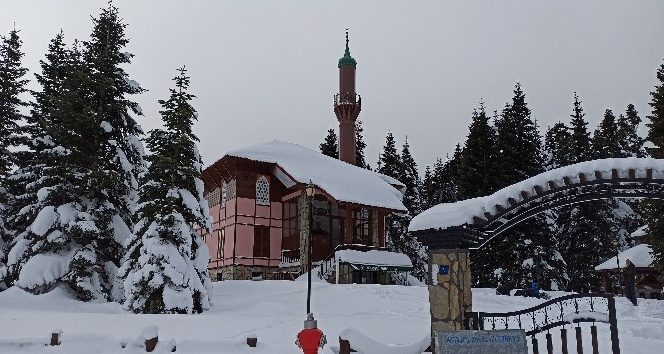 Uludağ'da kar kalınlığı 145 santimetreyi geçti
