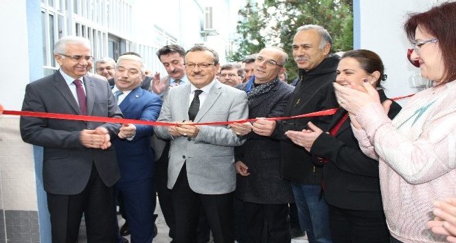 Mustafakemalpaşa Meslek Yüksekokulu'nda gıda laboratuarı açıldı