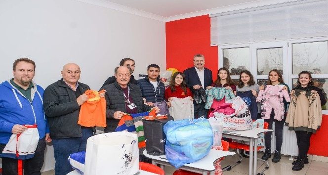 Öğrenciler giymedikleri kıyafetleri ihtiyaç sahiplerine ulaştırdı