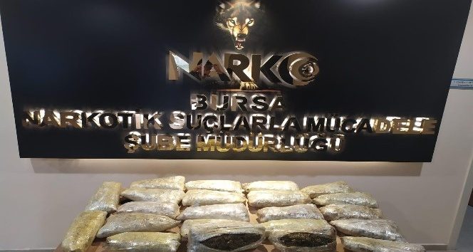 Otomobilinden 16 kilo esrar çıkan zanlı tutuklandı