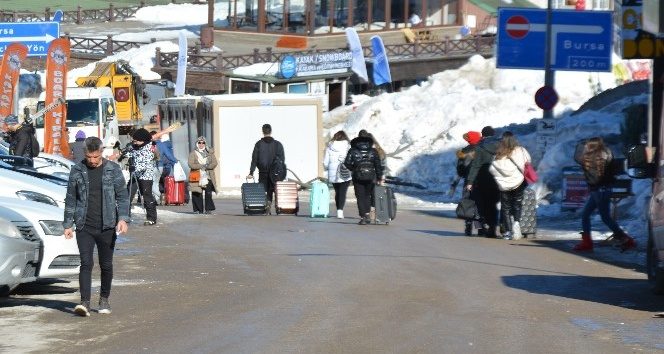 Yarı yıl tatili başladı, ancak Uludağ'a ilk gün ilgi az