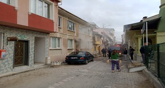 Bursa'da bodrum katta yangın