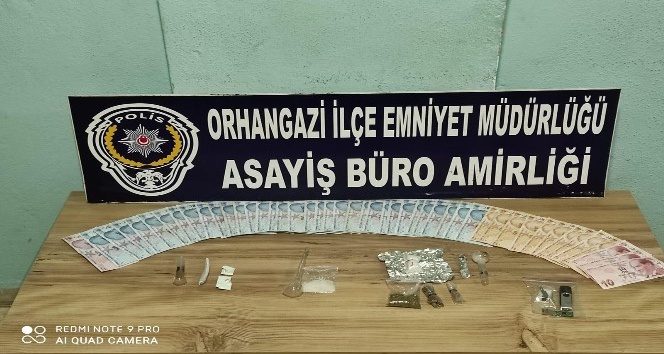 Uyuşturucu ticareti yapan 2 kişi tutuklandı