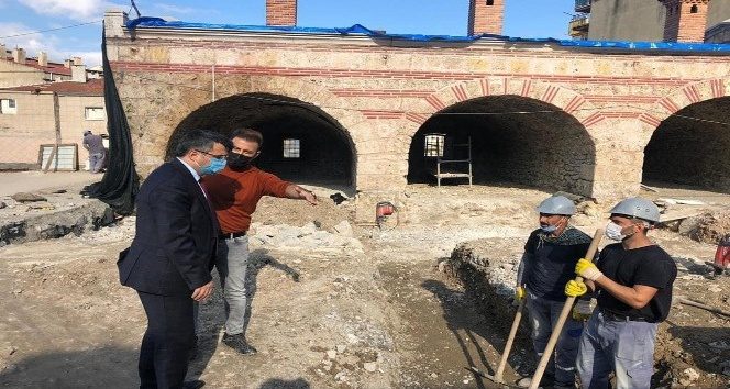 Molla Yegan özüne dönüyor
