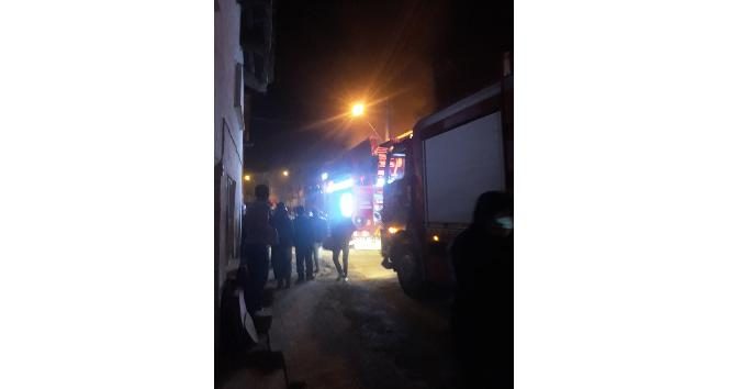 Bursa'da iki katlı ev alevlere teslim oldu