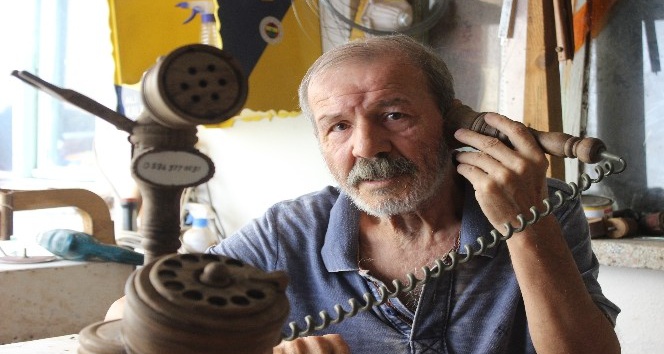 (Özel) Ahşaptan öyle ev telefonları yapıyor ki görenler hayran kalıyor
