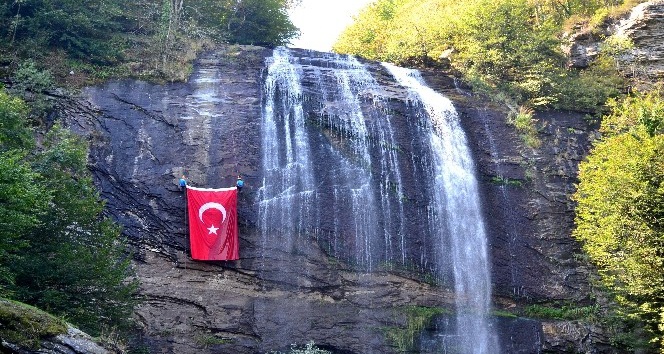 Suuçtu zirvesinde kurtuluş coşkusu