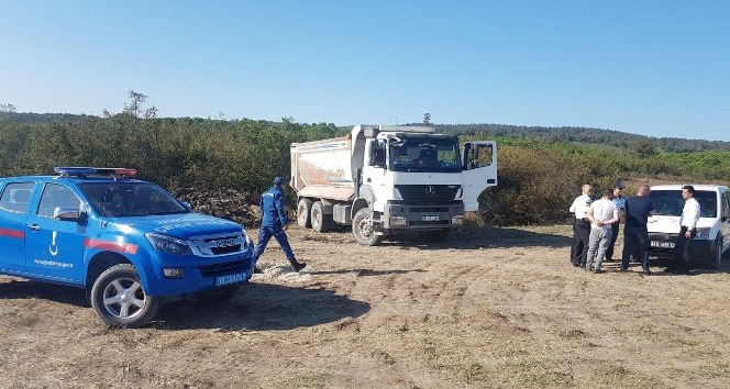 Jandarma moloz döken sürücüyü suçüstü yakaladı