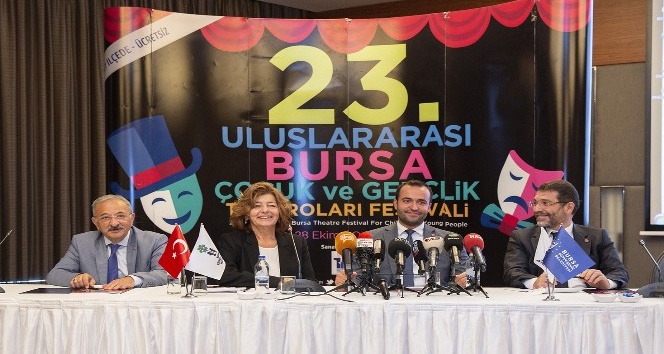 Tiyatronun coşkusu Bursa’yı sardı