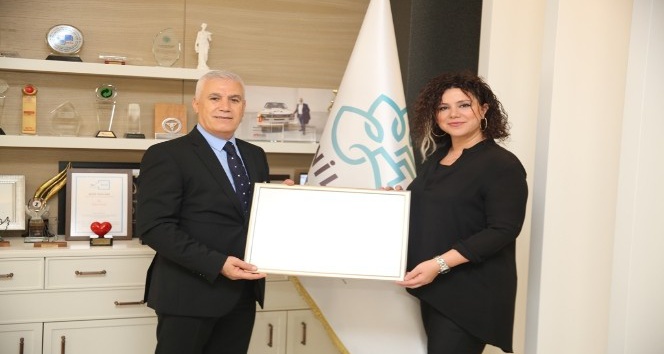 Huzurevi sakinlerine güzellik bakımı