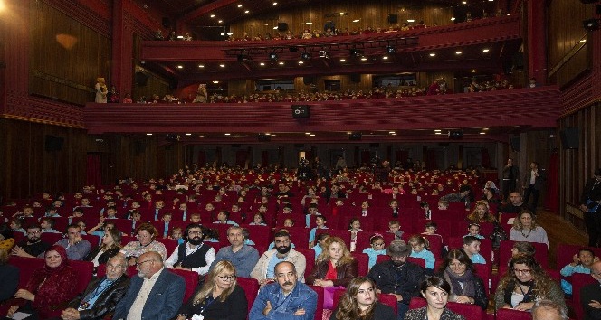 Perde çocuk ve gençler için açıldı