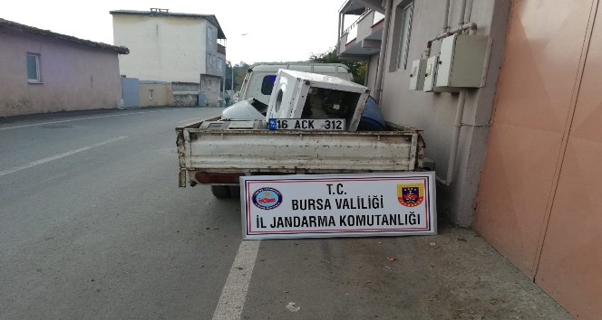 Çaldığı kamyonete başka plaka taktı