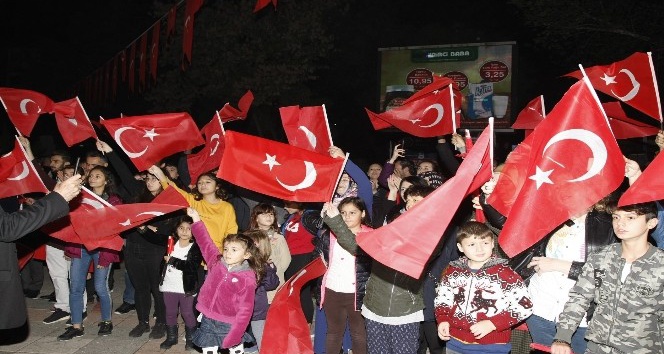 Cumhuriyet coşkusu fener alayı ile kutlandı